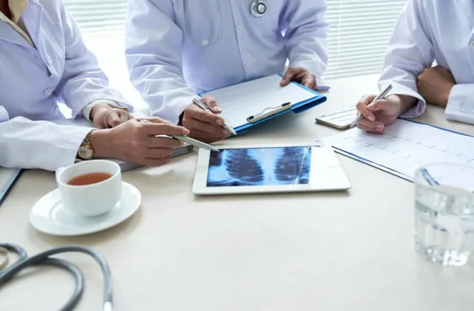Entenda como funciona o tratamento para pneumonia!