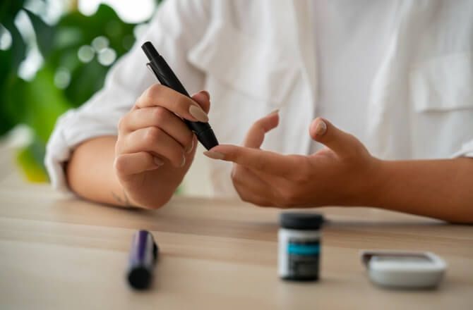 Quem deve fazer exame para detecção de diabetes? Entenda os grupos de risco